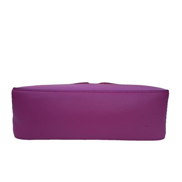 Guess Gabbi Small Pink Bag With Thick Chain And Gold Clasp And Guess Logo - Picture 4 of 4